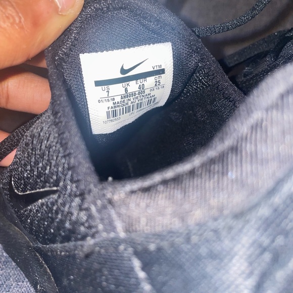 Nike Women’s Air Max 270 Black Shoes - Picture 4 of 7